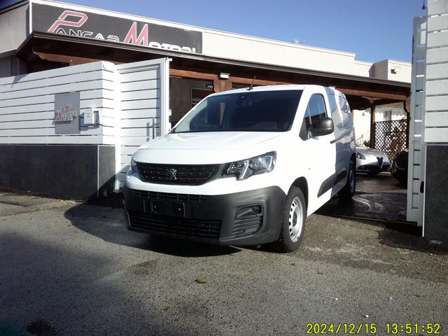 Peugeot Partner BlueHDi 130 S&S PL-DC Furgone Mobile usato a NAPOLI
