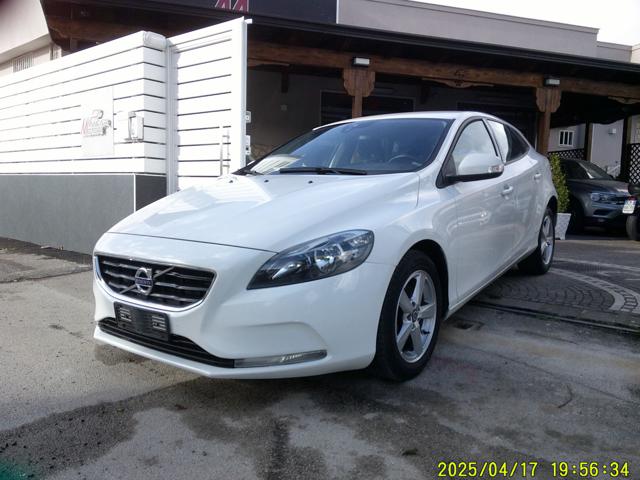 Volvo V40 D2, del 2016, 150.000 km, in vendita a Napoli (NA)