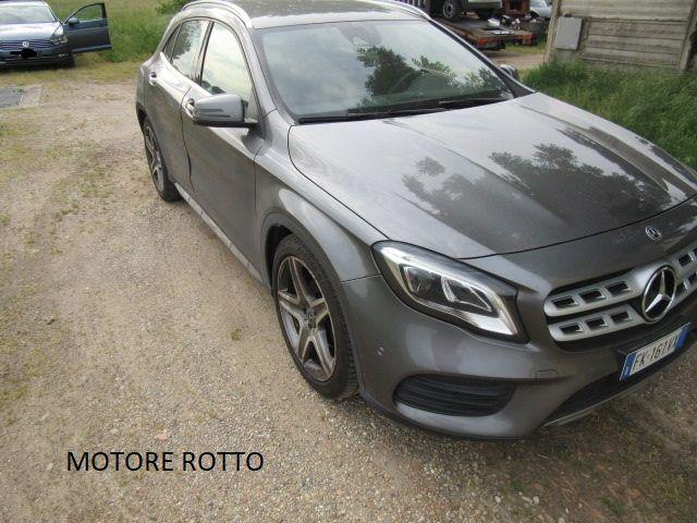 Mercedes-Benz GLA 180 Premium - foto 2 di 4