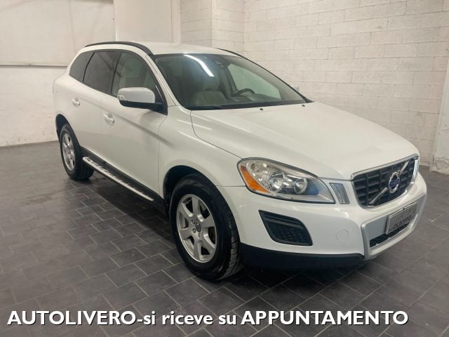 Volvo XC60 D5 AWD 205CV Momentum-PERFETTA usato a FOSSANO