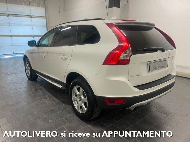 Volvo XC60 D5 AWD 205CV Momentum-PERFETTA - foto 3 di 4