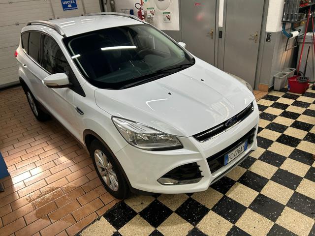 Ford Kuga 2.0 TDCI 150 CV S&S 4WD Powershift Titanium EURO6 - foto 2 di 4