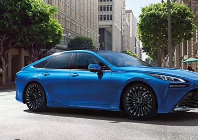 Toyota Mirai Essece + Hydrogen MY25 nuovo a MELEGNANO