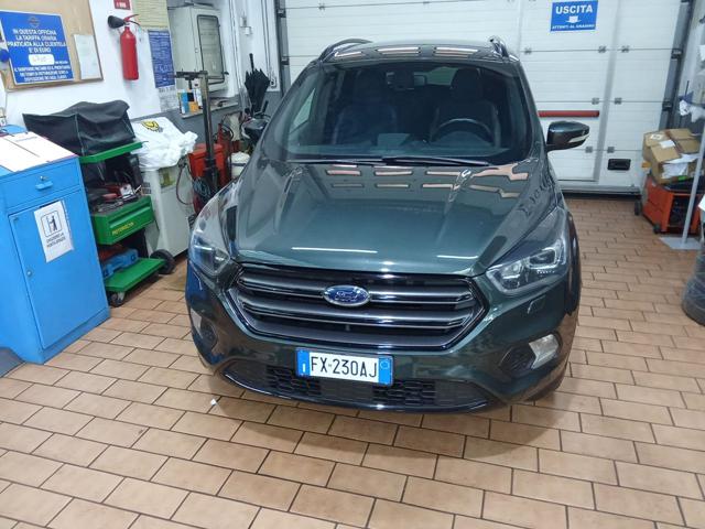 Ford Kuga 1.5 TDCI 120 CV S&S 2WD ST-Line - foto 2 di 4