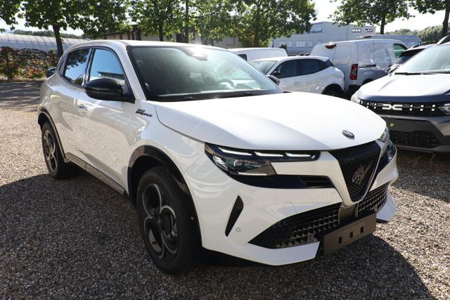 Alfa Romeo Junior 1.2 145 CV Hybrid eDCT6 Q4 Sport Spec&Tech - foto 2 di 4