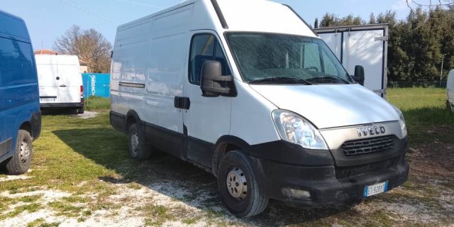 Iveco Daily 35S13V 2.3 HPT PM-TM TETTO ALTO PASSO LUNG usato a FORLIMPOPOLI