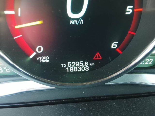 Volvo XC60 D5 AWD Geartronic R-design Kinetic - foto 2 di 4