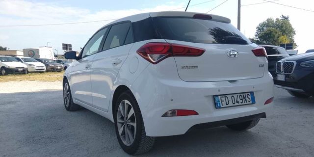 Hyundai i20 1.1 CRDi 12V 5 porte Go! Plus - foto 2 di 4