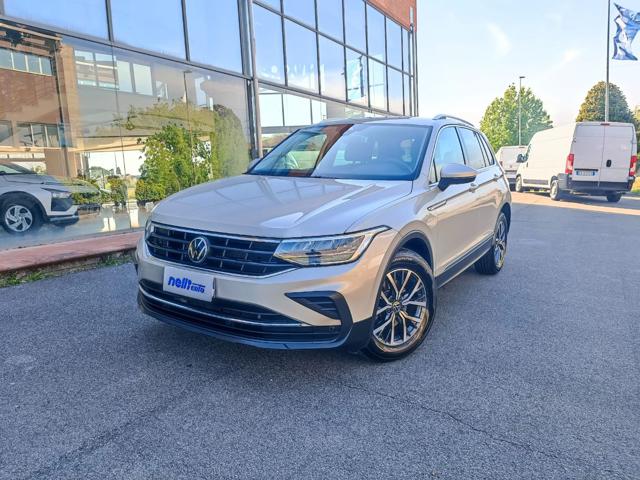 Volkswagen Tiguan 2.0 TDI SCR Life usato a CASTELFRANCO DI SOTTO