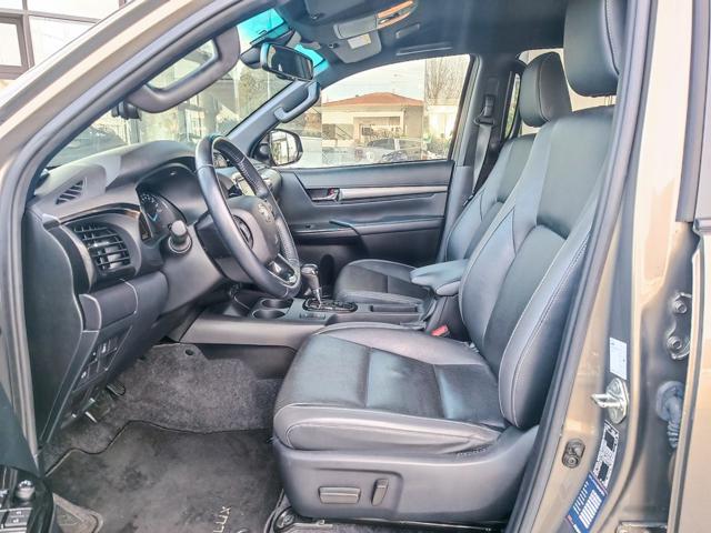 Toyota Hilux 2.8 D A/T 4WD 4 porte Double Cab Invincible - foto 3 di 4