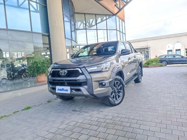 Toyota Hilux 2.8 D A/T 4WD 4 porte Double Cab Invincible usato a CASTELFRANCO DI SOTTO