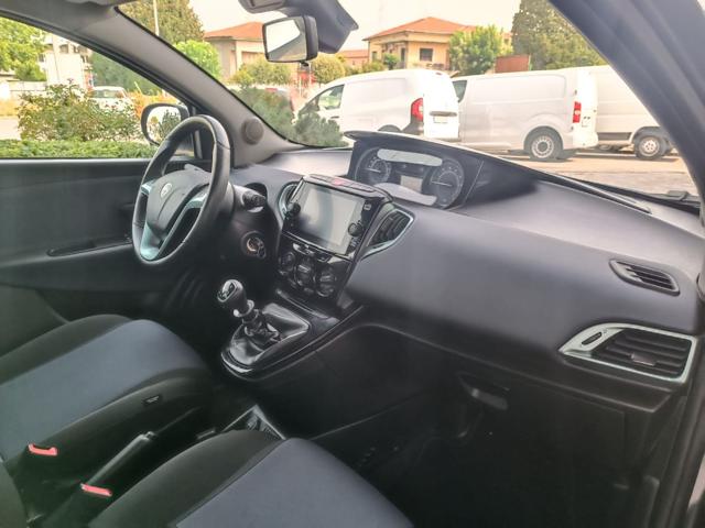 Lancia Ypsilon 1.0 FireFly 5 porte S&S Hybrid Platino - foto 4 di 4