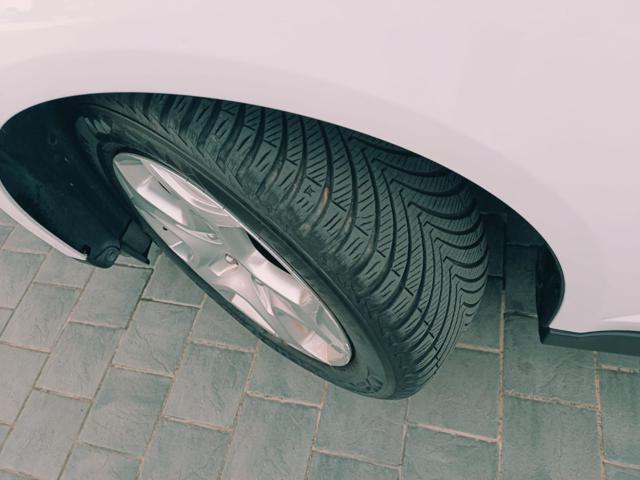 Ford C-Max 1.0 EcoBoost 100CV Start&Stop Plus - foto 2 di 4