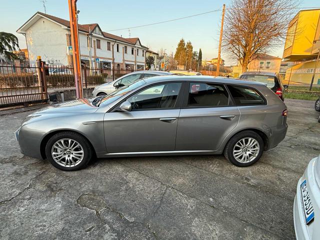 Alfa Romeo 159 1.9 JTDm 150CV Sportwagon Distinctive Q-Tronic - foto 2 di 4