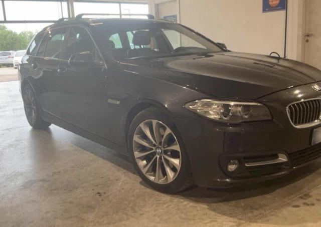 BMW 520 touring d xDrive Luxury - foto 2 di 4