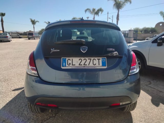 Lancia Ypsilon 1.0 FireFly 5 porte S&S Hybrid Ecochic Silver - foto 4 di 4