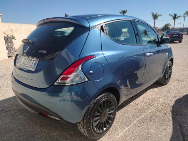 Lancia Ypsilon 1.0 FireFly 5 porte S&S Hybrid Ecochic Silver - foto 3 di 4