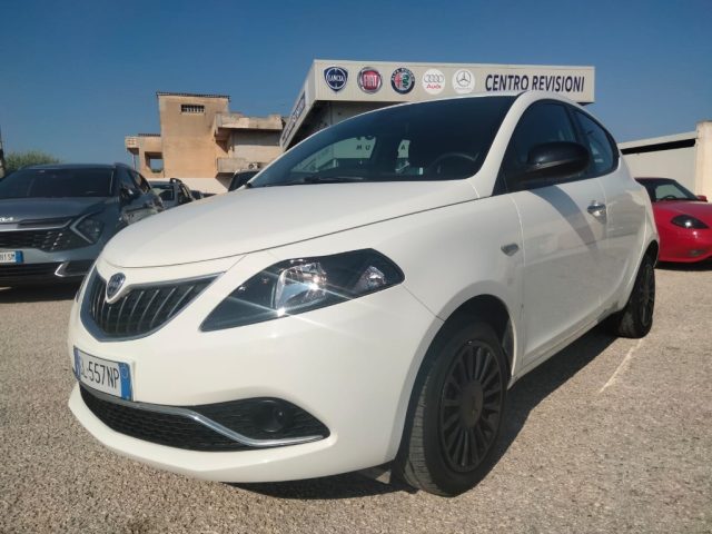 Lancia Ypsilon 1.0 FireFly 5 porte S&S Hybrid Gold - foto 2 di 4