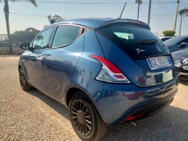 Lancia Ypsilon 1.0 FireFly 5 porte S&S Hybrid Ecochic Silver - foto 3 di 4