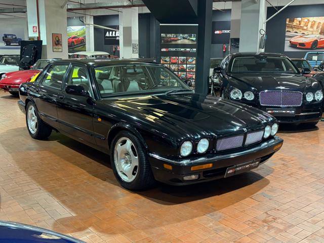 Jaguar XJR 4.0 Ufficiale Italia - foto 1 di 4