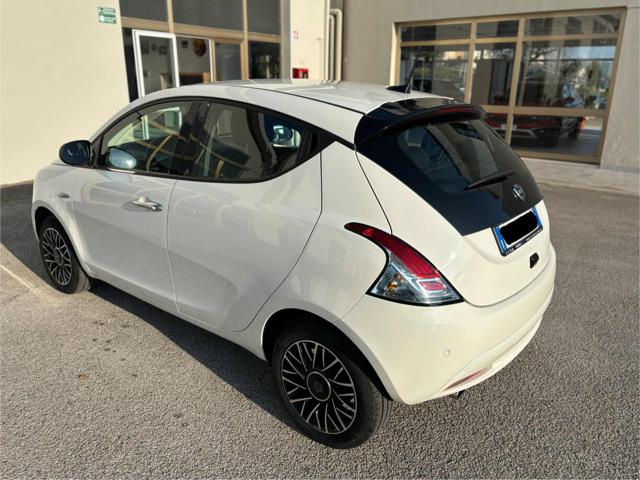 Lancia Ypsilon 1.0 FireFly 5 porte S&S Hybrid Platino - foto 4 di 4