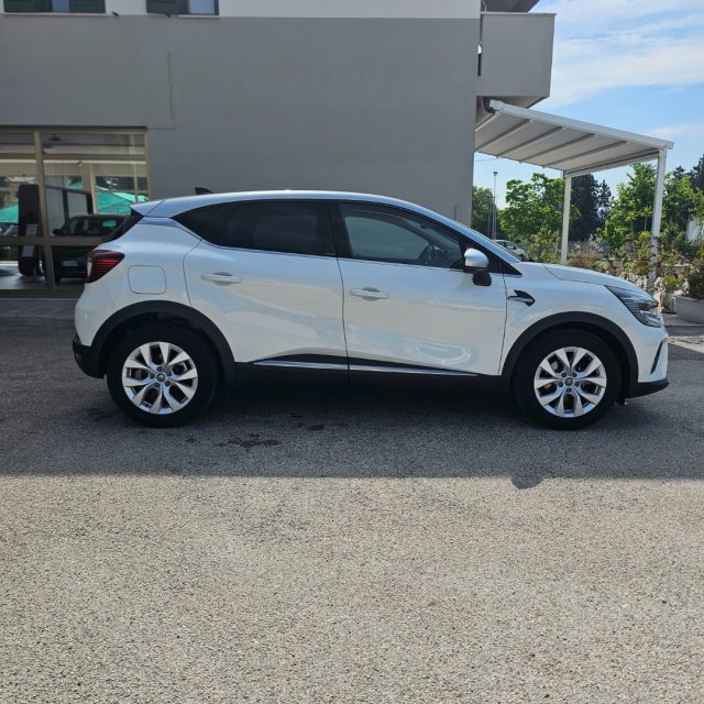 Renault Captur Plug-in Hybrid E-Tech 160 CV Intens - foto 4 di 4