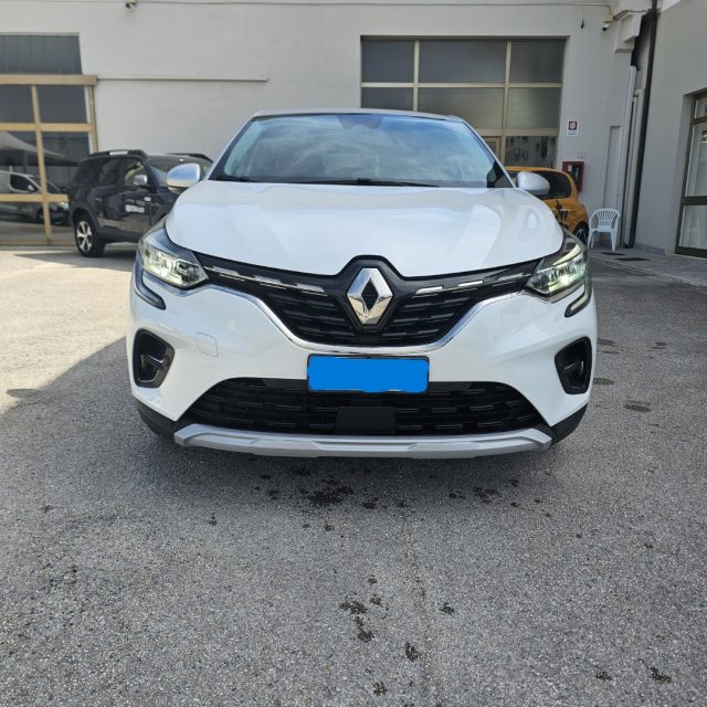 Renault Captur Plug-in Hybrid E-Tech 160 CV Intens - foto 2 di 4
