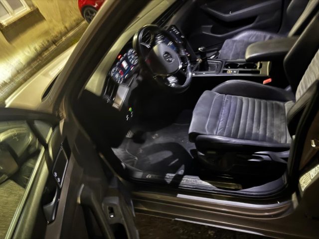 Volkswagen Passat Business Variant 2.0 TDI Executive BMT usato a OMEGNA