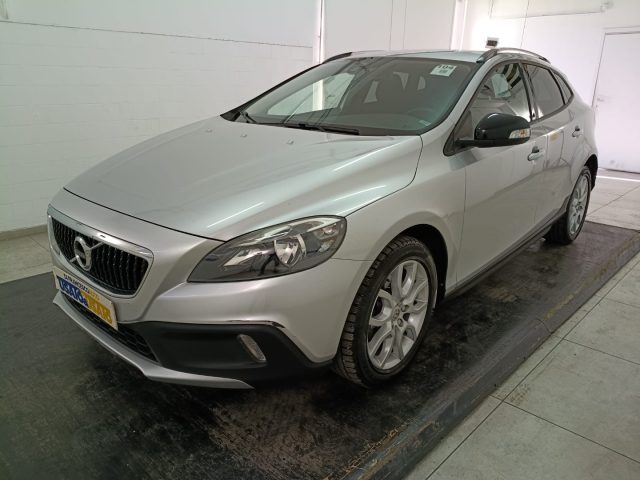 Volvo V40 Cross Country 2.0 d2 Business my17 usato a PESCARA