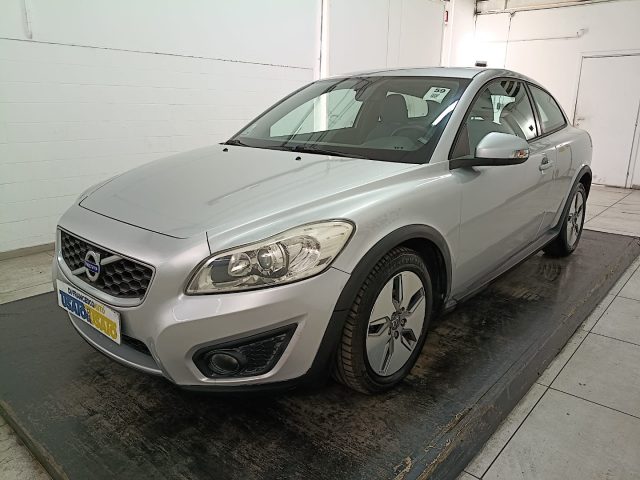 Volvo C30 1.6d drive Momentum 109cv, del 2010, 172.560 km, in vendita a Pescara (PE)