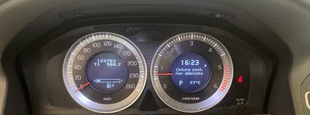 Volvo XC60 2.4 d4 (d3) Momentum awd 163cv geartronic - foto 2 di 4