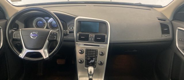 Volvo XC60 2.4 d4 (d3) Momentum awd 163cv geartronic - foto 4 di 4