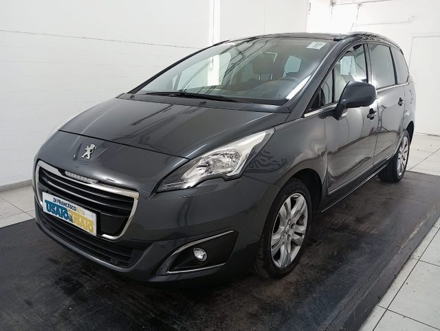 Peugeot 5008 2.0 bluehdi Allure navi s&s 150cv 7p.ti usato a PESCARA