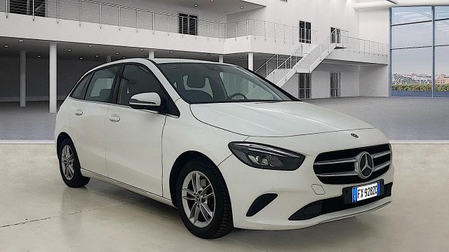 Mercedes-Benz B 180 d Sport Extra auto - foto 2 di 4