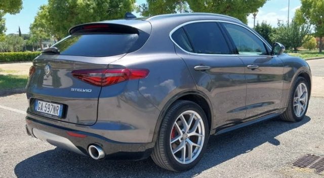 Alfa Romeo Stelvio 2.0 t Ti Q4 280cv auto Metano - foto 2 di 4
