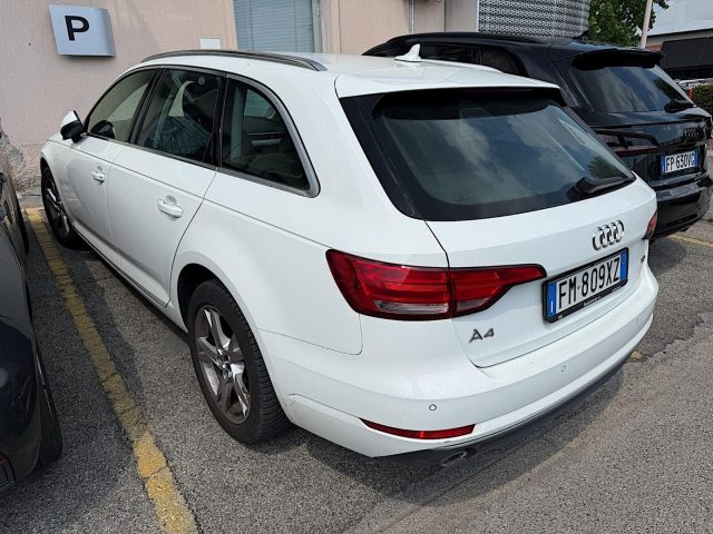 Audi A4 Avant 30 2.0 tdi Business Sport 122cv s-tronic my - foto 3 di 4