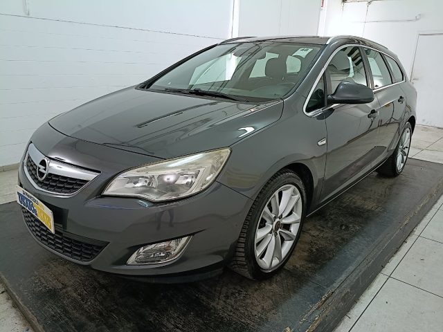 Opel Astra 1.7 CDTI 130CV Sports Tourer Cosmo, del 2013, 149.856 km, in vendita a Pescara (PE)