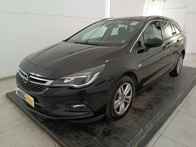 Opel Astra Sports Tourer 1.6 cdti Elective 136cv auto, del 2017, 199.000 km, in vendita a Pescara (PE)