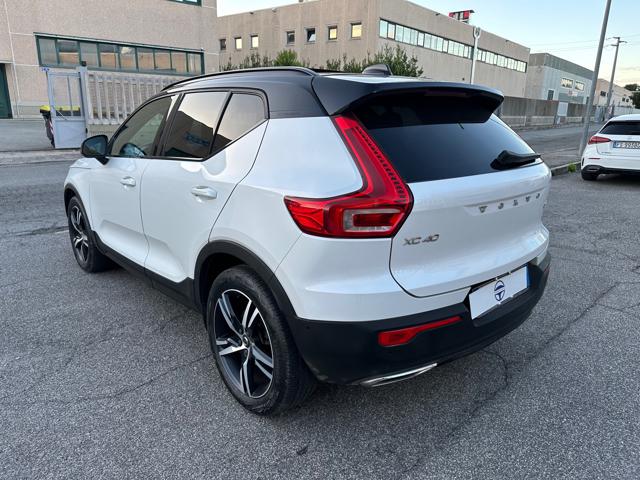 Volvo XC40 D4 AWD Geartronic R-design - foto 4 di 4
