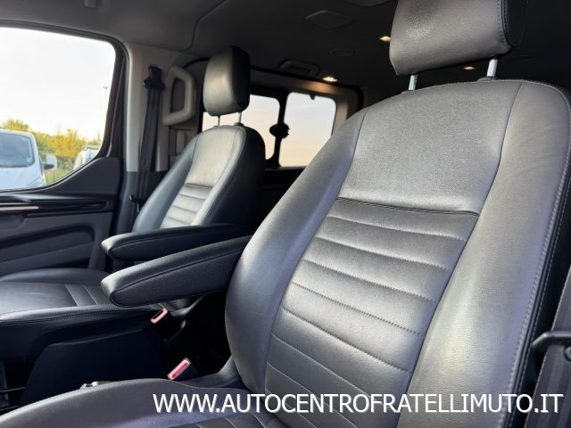Ford Tourneo Custom 320 2.0 TDCi 170CV aut. PL Titanium, del 2018, 213.000 km, in vendita a Medesano (PR)