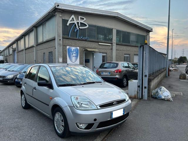 Ford Fiesta 1.2 16V 5p. Ghia *OK NEOPATENTATI* *FINANZIABILE*, del 2004, 74.815 km, in vendita a San Giuliano Milanese (MI)