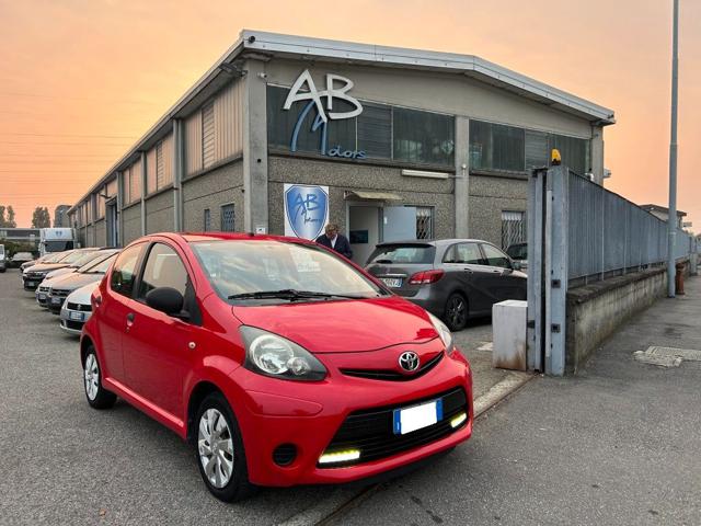 Toyota Aygo 1.0 12V VVT-i 5p *EURO 5* *OK NEOPATENTATI*, del 2013, 130.599 km, in vendita a San Giuliano Milanese (MI)