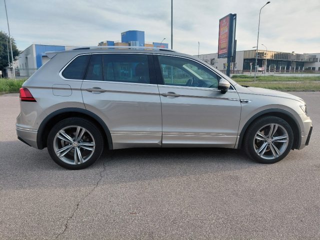 Volkswagen Tiguan 2.0 TDI SCR 4MOTION R-LINE DSG BlueMotion Tech - foto 4 di 4