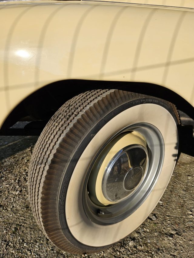 Oldtimer Pontiac SILVER STREAK - foto 2 di 4