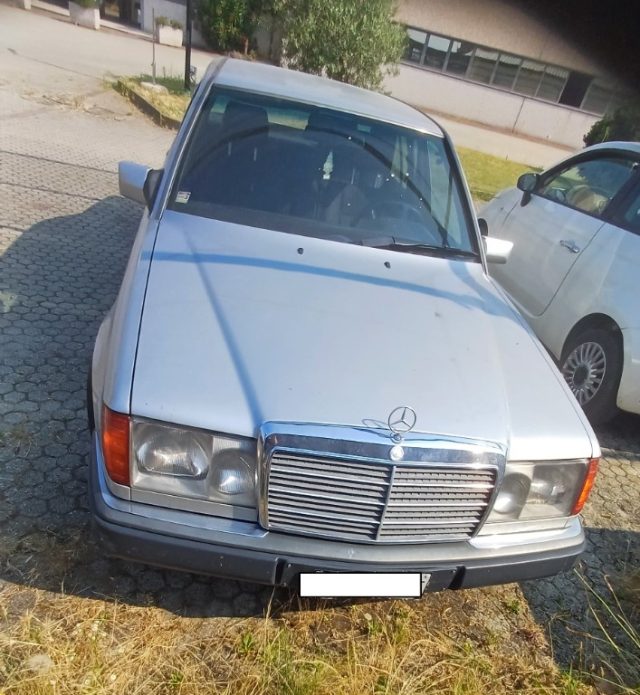Mercedes-Benz E 250 TURBOIESEL, del 1992, 299.000 km, in vendita a Gaglianico (BI)