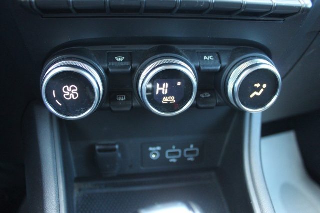Renault Captur Full Hybrid E-Tech 145 CV Techno, del 2022, 61.831 km, in vendita a Roma (RM)