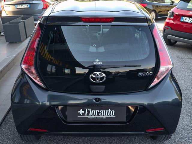 Toyota Aygo 1.0 VVT-i 69 CV 5 porte x-cool - foto 4 di 4