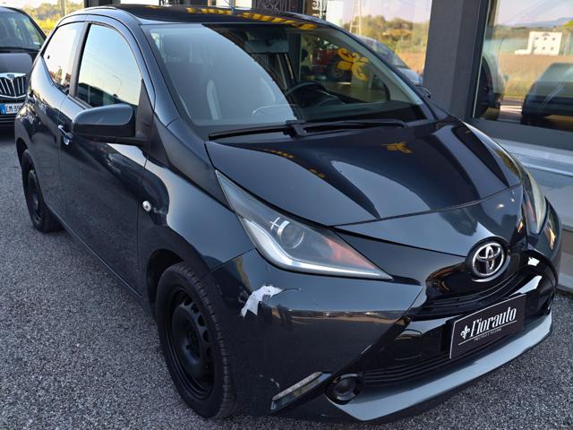Toyota Aygo 1.0 VVT-i 69 CV 5 porte x-cool - foto 2 di 4