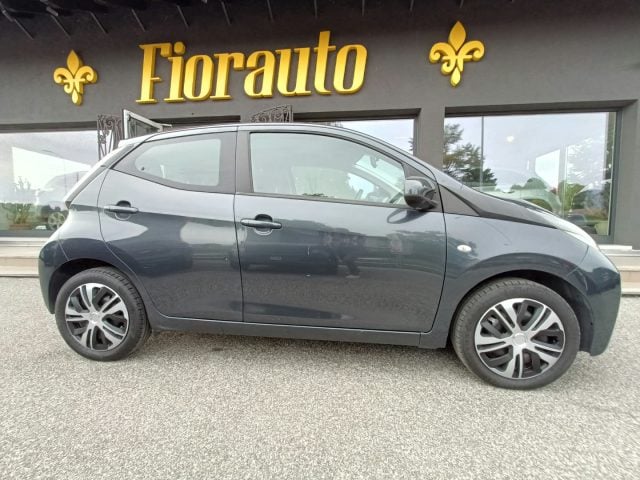 Toyota Aygo 1.0 VVT-i 69 CV 5 porte x-cool - foto 3 di 4