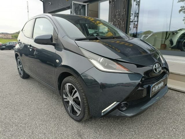 Toyota Aygo 1.0 VVT-i 69 CV 5 porte x-cool - foto 2 di 4
